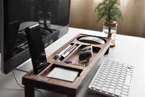Desk accessories .